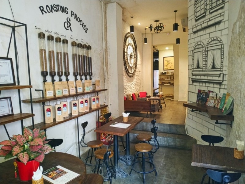 coffee-shops-in-ho-chi-minh-city-saigon-coffee-roastery-1