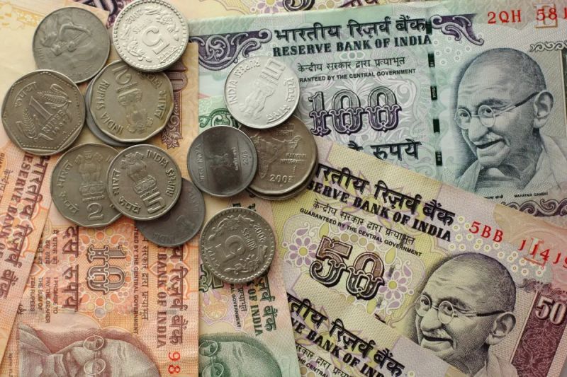 Currency exchange and ATM scams in Vietnam Vietnamese Dong VND denomination notes confusing Indian tourists