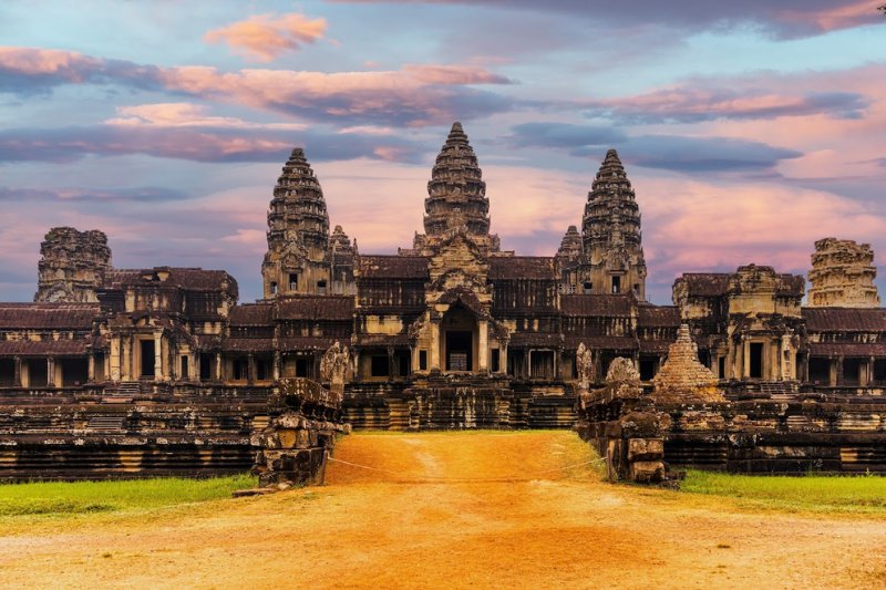 Day 12: Siem Reap - Angkor Tour (Angkor Thom, Ta Prohm, Angkor Wat, Phnom Bakheng) (Private Tour) (B)