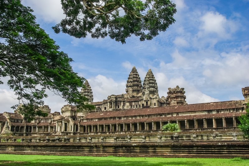 Day 2: Siem Reap - Angkor Tour (Angkor Thom, Ta Prohm, Angkor Wat, Phnom Bakheng) (Private Tour) (B)