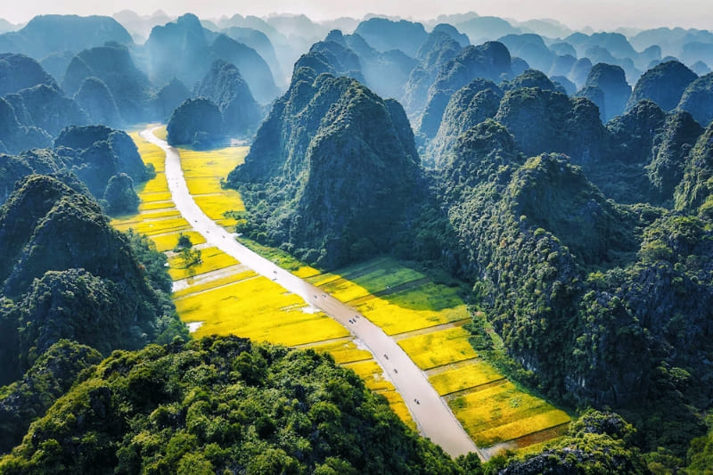 Day 2: Day trip to Ninh Binh - Hoa Lu - Trang An