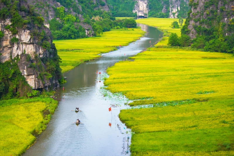 Day 2: Day trip to Ninh Binh - Hoa Lu - Trang An