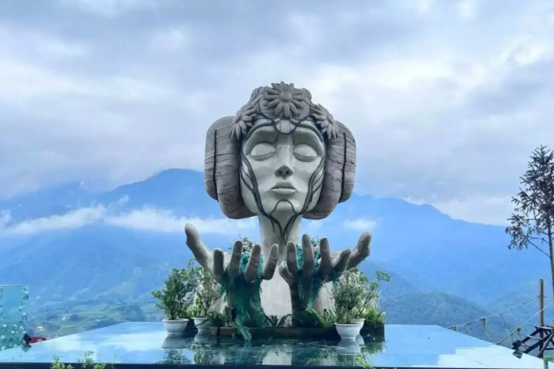 Day 5: Sapa - Moana View - Hanoi (B)