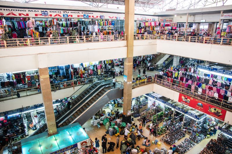 Dong Xuan Market opening hours floor by floor layout shoppers ground floor wholesale stalls