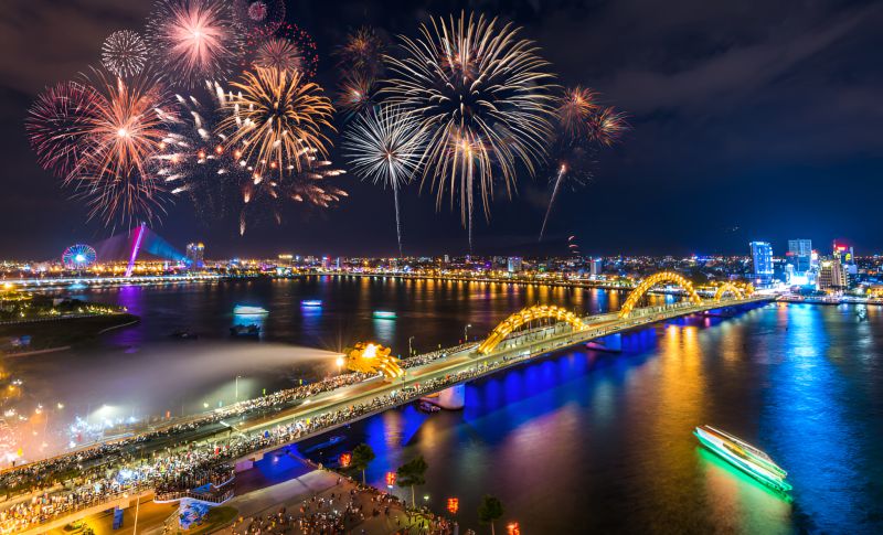 Dragon Bridge Da Nang free entry view from Bach Dang Street with the dragon head visible 24 hours every day