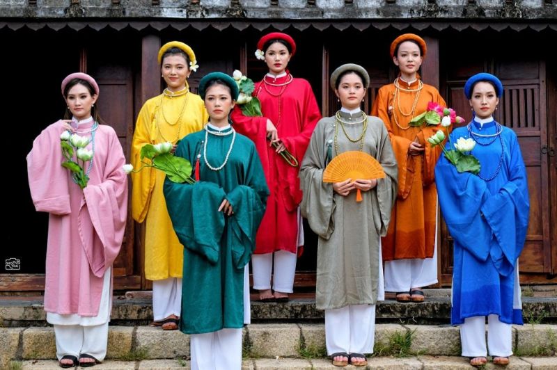 6 misconceptions about Vietnamese traditional costumes for Indian tourists — Ao Dai gender, Non La types, H'mong dress authenticity, and tourist market quality