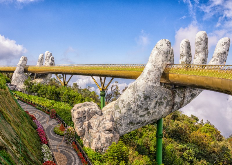 Golden Bridge at Ba Na Hills near Da Nang to combine with DIFF 2026