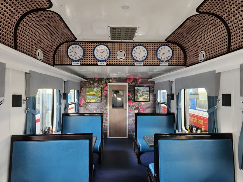 Hard Seat AC Ngoi Cung Dieu Hoa class interior on Reunification Express train Ho Chi Minh to Da Nang lowest cost option