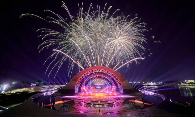 Kiss of the Sea show water screens 3D projection mapping fire effects fireworks 9:00 PM Sunset Town