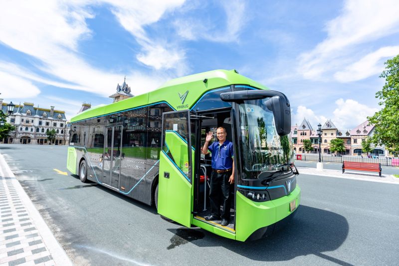 Free Sun World shuttle bus Duong Dong to Sunset Town Kiss Bridge 4:00 PM sunset departure schedule