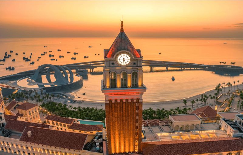Venice Clock Tower Sunset Town entrance 75 metres St Mark's Campanile 200 metres from Kiss Bridge