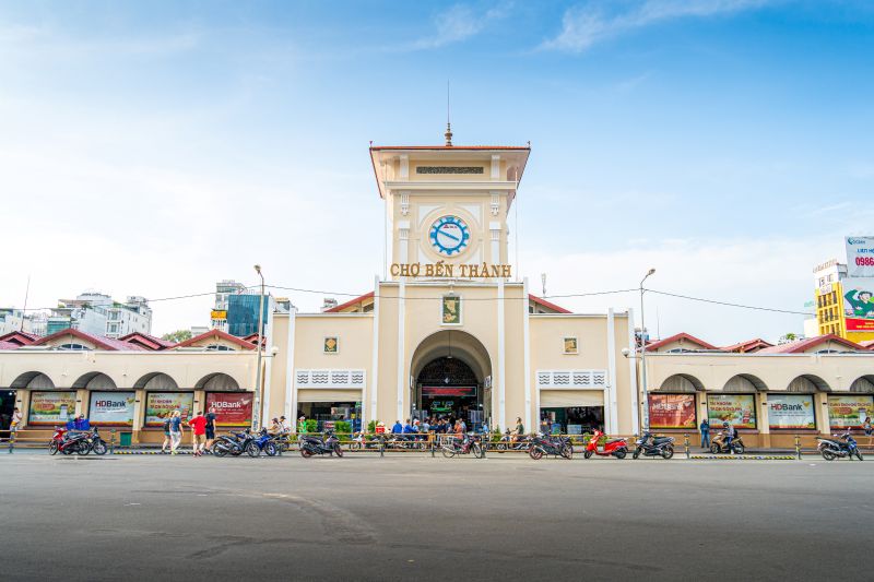 Walking route from Nguyen Hue Walking Street to Ben Thanh Market 550 metres along Le Loi Street with Union Square Mall landmark