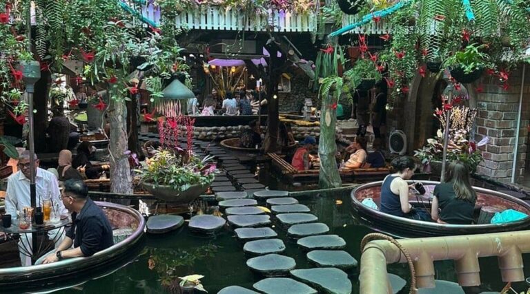 Oasis Cafe Vietnam: Koi Fish Cafe in Ho Chi Minh City