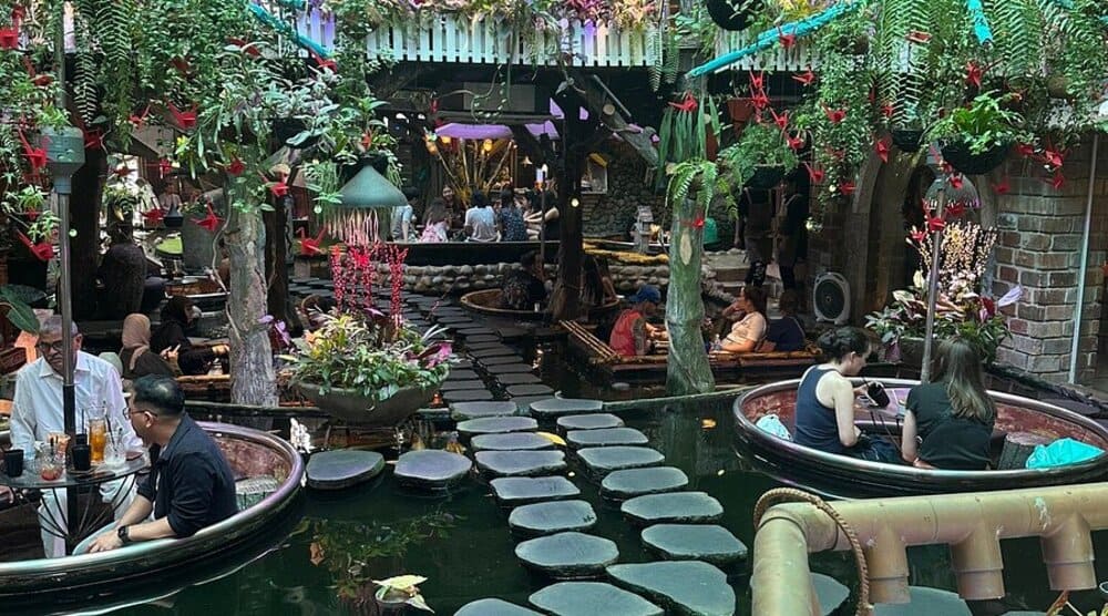 oasis cafe vietnam