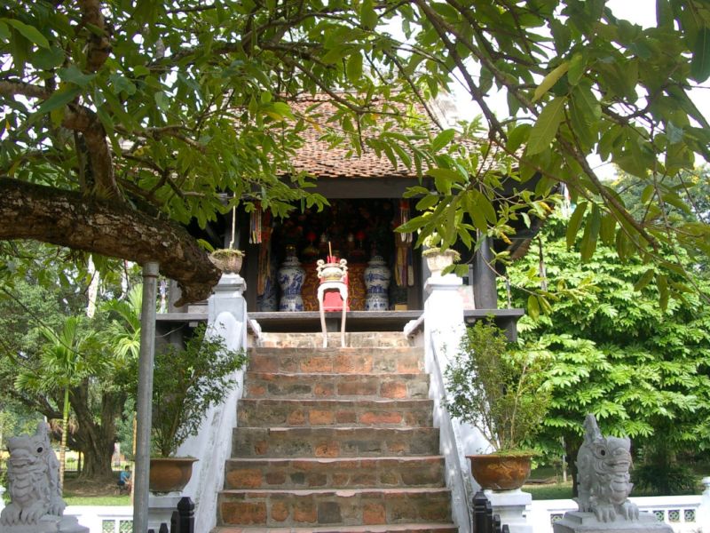 One Pillar Pagoda entrance Bach Tuynh stone tower wooden bridge lotus pond 25000 VND entry