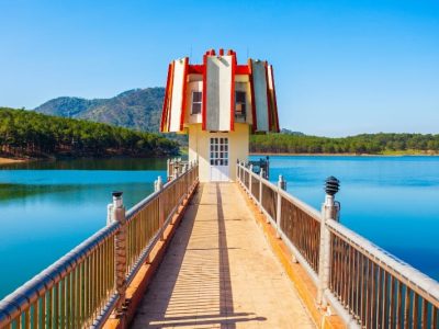Vietnam Romance Escape with Highlands and Beach Adventures