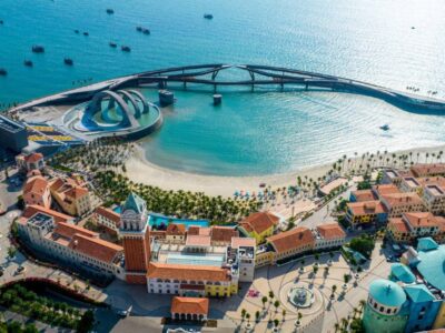 Vietnam’s Finest in 11D: Heritage, Coastline and Island Beauty