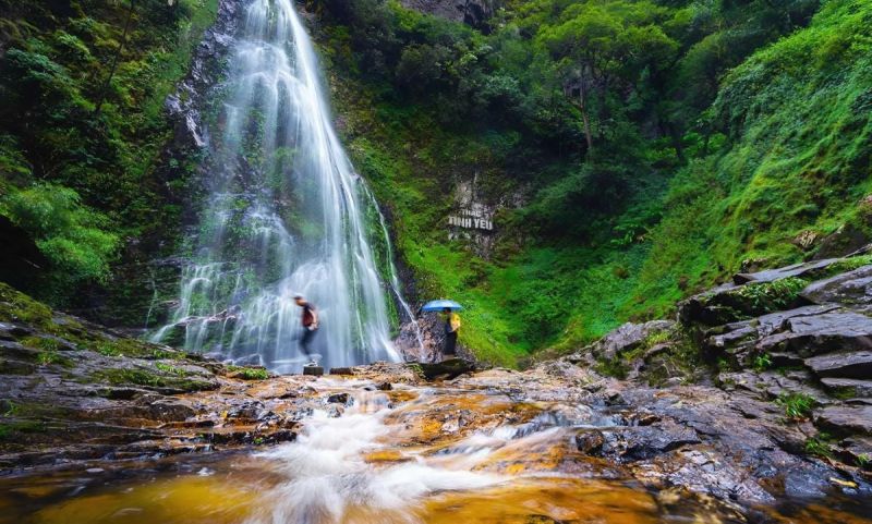Love Waterfall Thac Tinh Yeu 100-metre tiered waterfall in pine forest 3 km from Sapa town on National Highway 4D