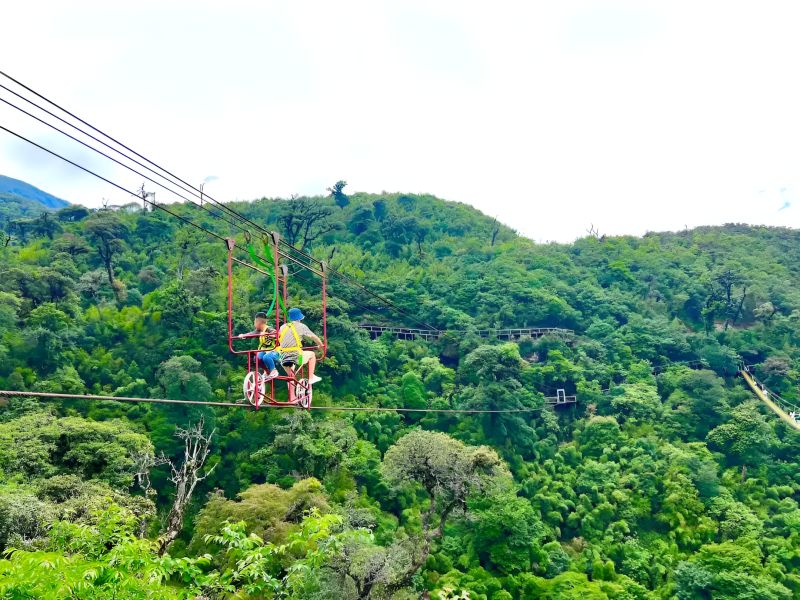 Rong May Glass Bridge Rope Bike cable-suspended bicycle on 20-minute valley circuit at 150,000 VND
