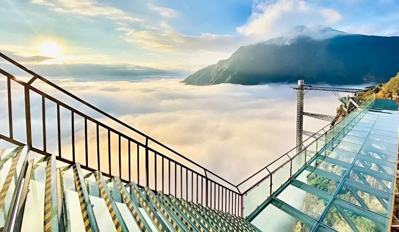 Rong May Glass Bridge full structure showing 4 corridors, glass elevator shaft, and Hoang Lien Son gorge below