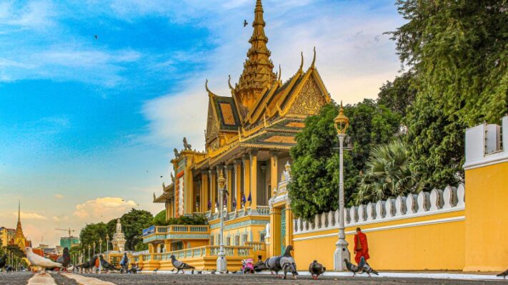 royal-palace-phnom-penh.jpg