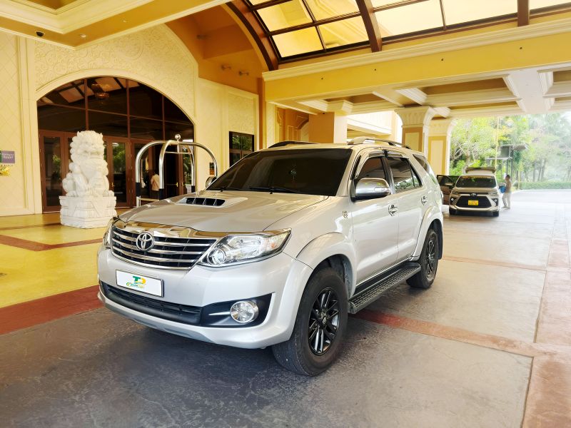 Private 7-seater Toyota Innova MPV on the Saigon to Nha Trang hotel-to-hotel transfer route with Indian family luggage
