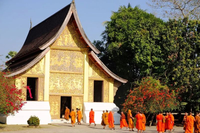 Visual planner of a 3-day Laos itinerary for Indian tourists covering Luang Prabang temples Pak Ou Caves Kuang Si Waterfalls and Vang Vieng