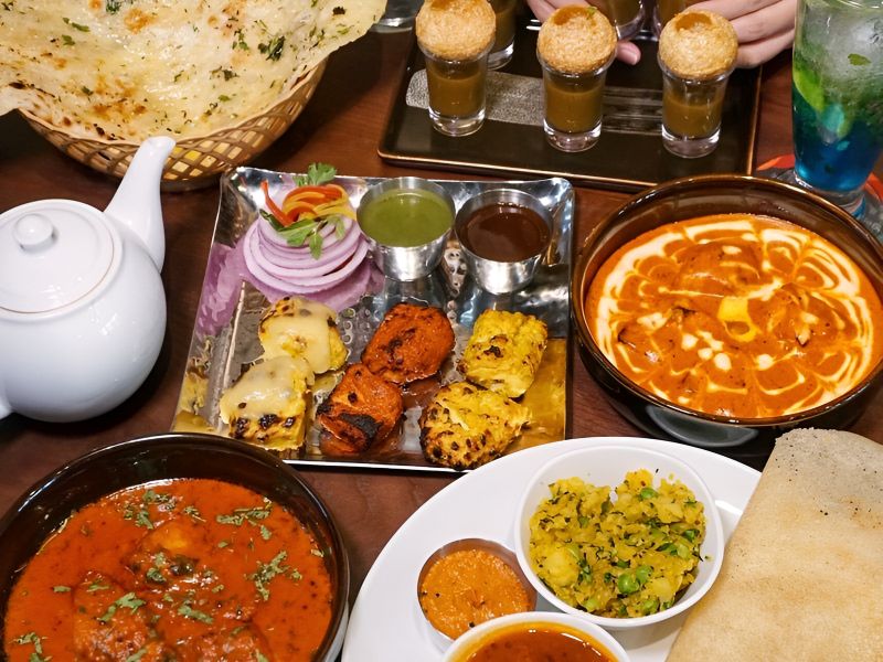 Vegetarian and Indian food options near Dragon Bridge Da Nang including rice, noodles, and pork-free dishes for Hindu and Jain travellers