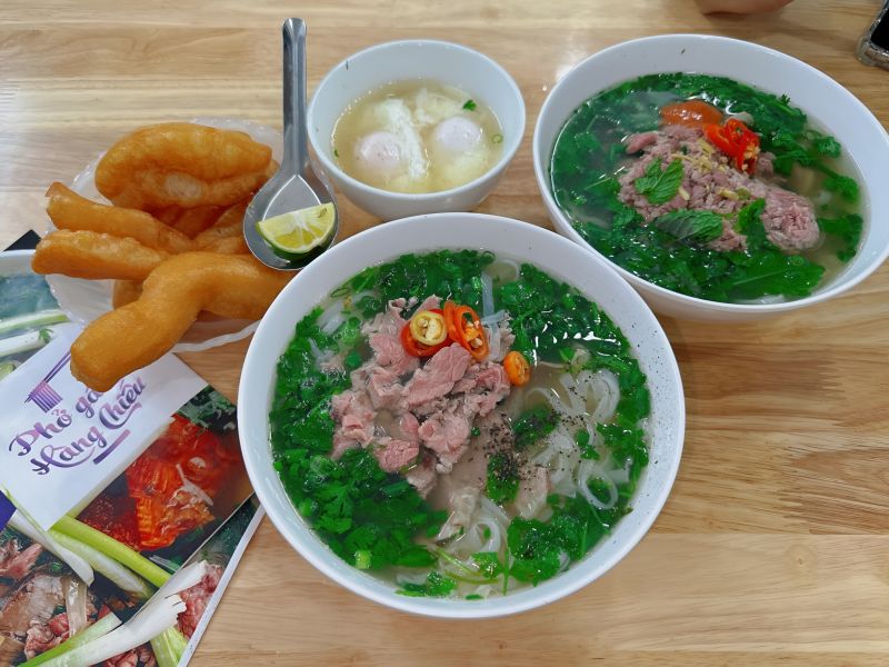 Vietnamese pho bo beef noodle soup Hanoi — famous street food experience for Indian tourists