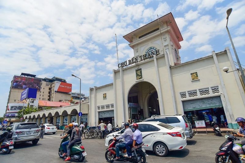 Where is Ben Thanh Market location at intersection of four major roads in central District 1 Ho Chi Minh City