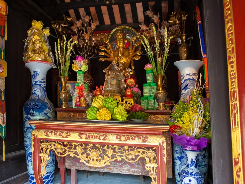 One Pillar Pagoda Vietnam most iconic Buddhist temple single pillar lotus pond Ba Dinh Hanoi